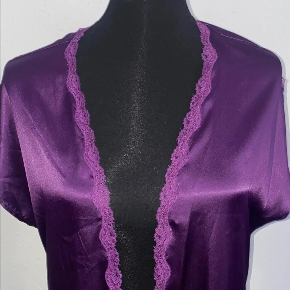 Purple satin short sleeved robe size M lace piping - Picture 2 of 6